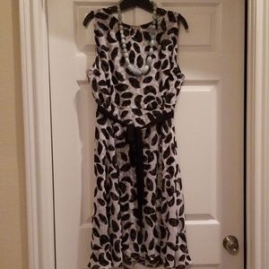 Sleeveless Black and White Rose Print